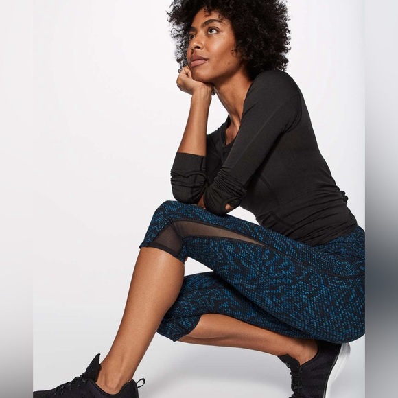 Lululemon Train Times Crop 17” Black Blue Mesh-Panel Capri Leggings Size 6 - Picture 1 of 11